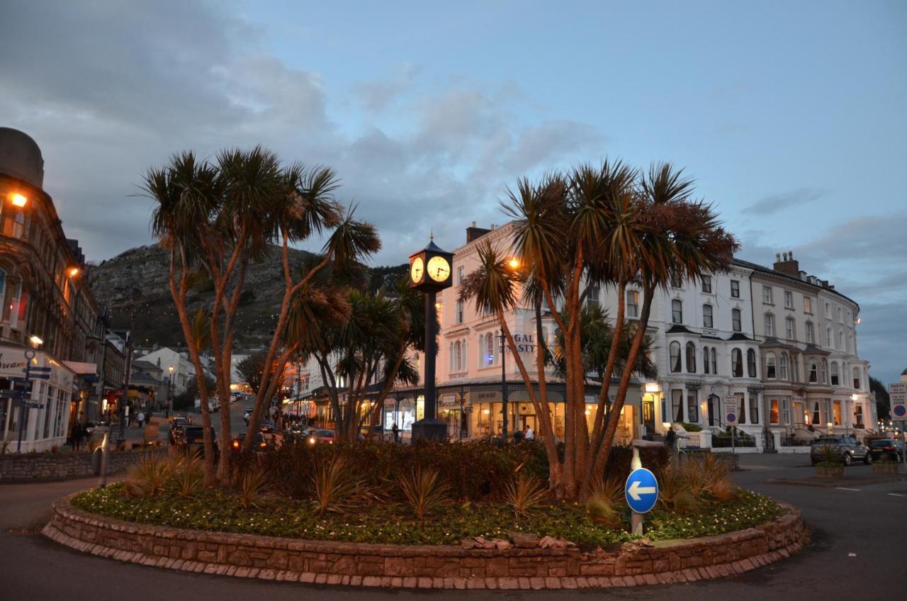 Audley Guest House Llandudno Dış mekan fotoğraf
